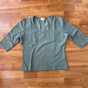 4/$15 Braemar green scoop neck top